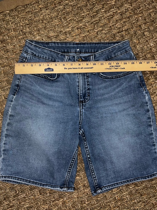 Riders by Lee Women's Mid Wash Blue Denim Shorts - Picture 7 of 7